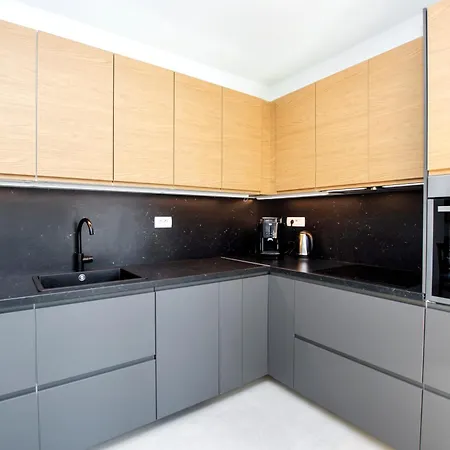 Pine Hills Apartment *