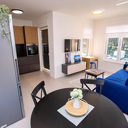 Pine Hills Apartment *